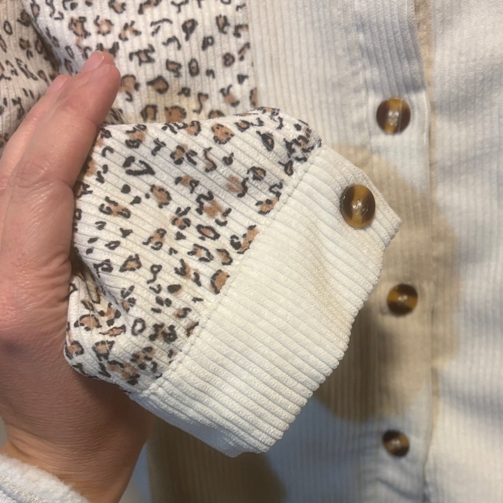Leopard Print Button-Up Shirt - Picture 4 of 5